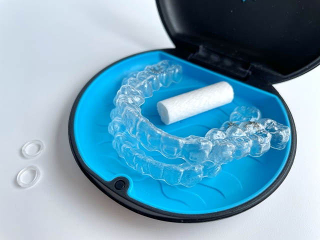 マウスピース型矯正装置だけで、どんな歯ならびも治すことができるのか？